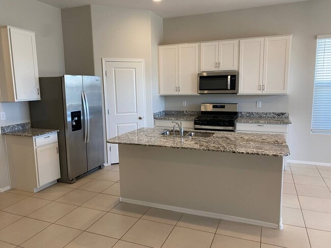 15627 W Smoketree Dr in Surprise, AZ - Building Photo - Building Photo