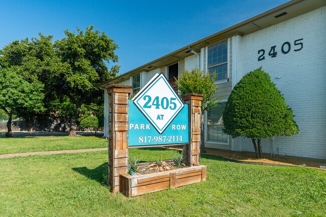 Park Row Apartments in Arlington, TX - Foto de edificio - Building Photo