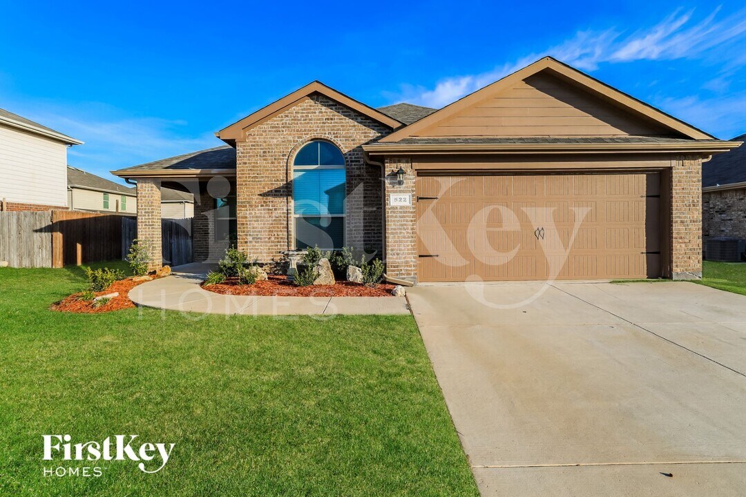 522 Cantebury Park Ln in Ponder, TX - Foto de edificio