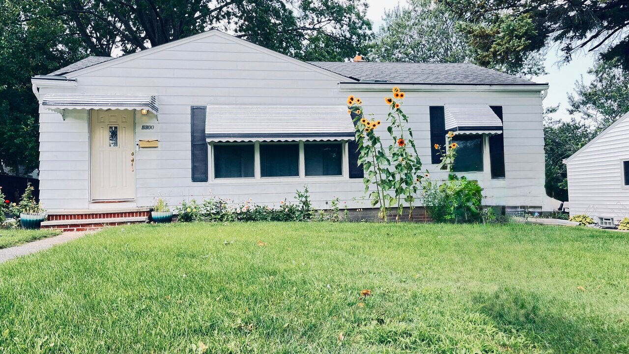 5300 Harmony Ln in Willoughby, OH - Foto de edificio