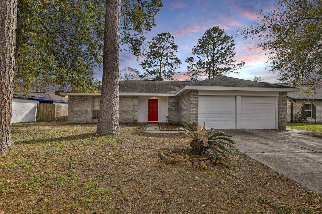 5510 Ashgate Dr in Spring, TX - Building Photo