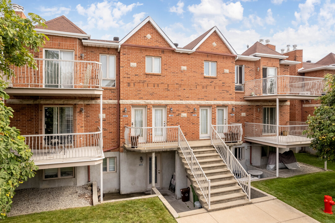 7098 Marie-Rollet Rue in Montréal, QC - Building Photo