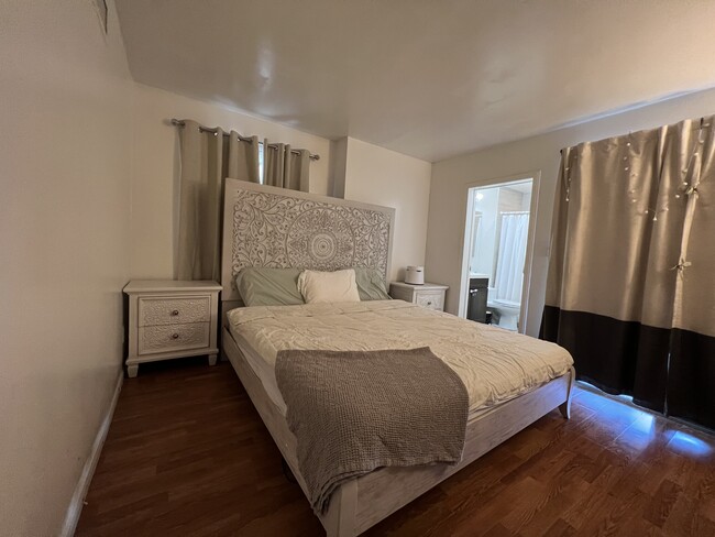 3943 Ingraham St, Unit lower in San Diego, CA - Foto de edificio - Building Photo