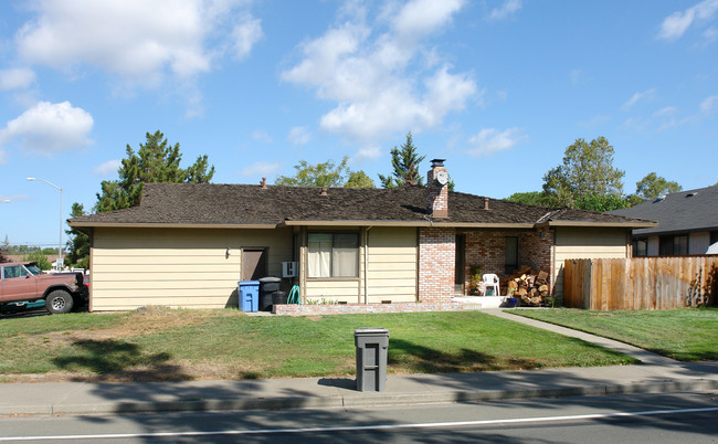 6671 Montecito Blvd in Santa Rosa, CA - Building Photo - Building Photo