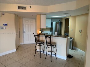 2351 Douglas Rd, Unit 1110 in Miami, FL - Building Photo - Building Photo