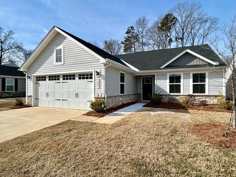 5427 Hughesdale Dr in Charlotte, NC - Building Photo