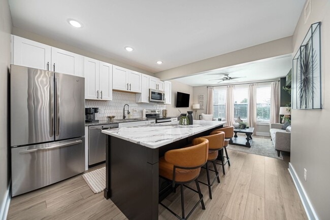 999 N High St in Columbus, OH - Foto de edificio - Building Photo