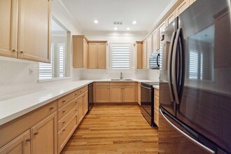 6835 Staffordshire Crescent in Houston, TX - Foto de edificio - Building Photo