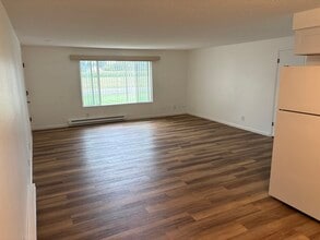 243 W King Tut Rd, Unit Cozy & Modern Duplex in Lynden, WA - Building Photo - Building Photo