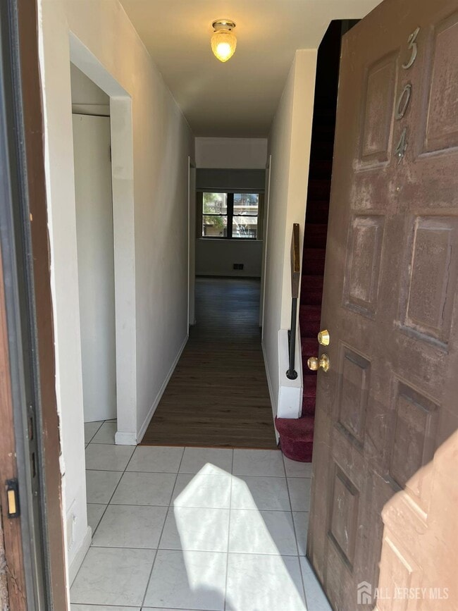 304 Merrywood Dr in Edison, NJ - Building Photo - Building Photo