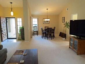 2094 Balboa Cir in Vista, CA - Foto de edificio - Building Photo