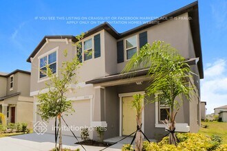7253 King Crk Dr in Sun City Center, FL - Building Photo - Building Photo