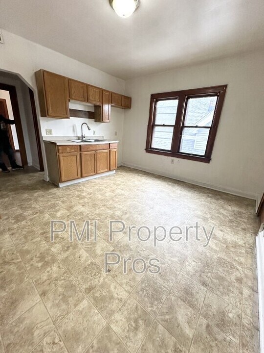 4415A N 29th St in Milwaukee, WI - Building Photo