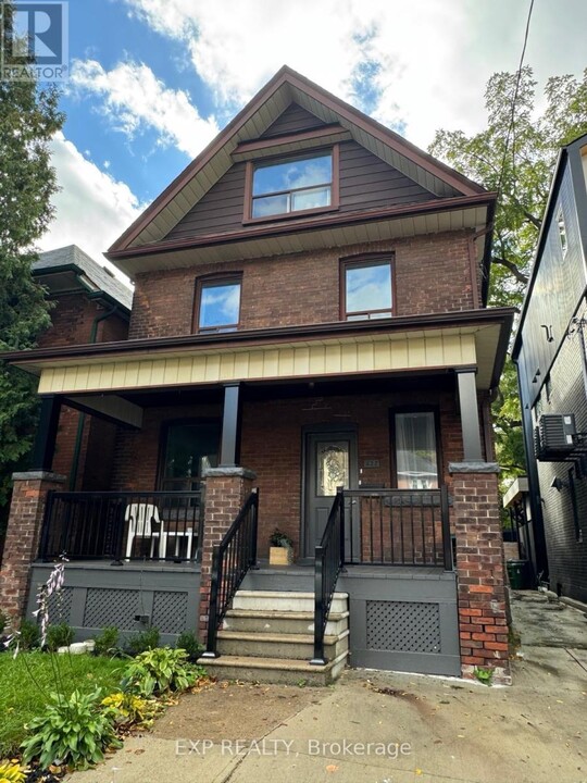 422 Clendenan Ave in Toronto, ON - Building Photo