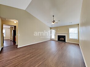 6078 Lancelot Ln in Douglasville, GA - Foto de edificio - Building Photo