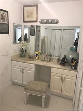 3731 N Country Club Dr-Unit -11B in Aventura, FL - Building Photo - Building Photo