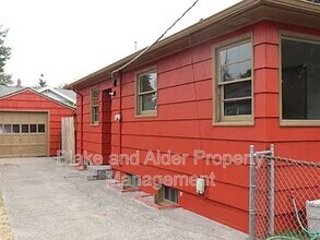 6410 NE 33rd Ave in Portland, OR - Building Photo - Building Photo