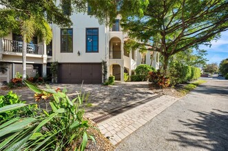 1012 7th St S in Naples, FL - Building Photo - Building Photo