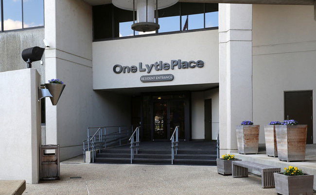 One Lytle Place in Cincinnati, OH - Building Photo - Building Photo