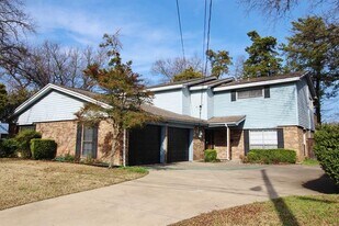 313 Woodhaven Dr in Desoto, TX - Building Photo