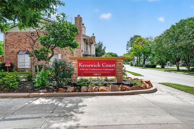 10615 Briar Forest Dr in Houston, TX - Building Photo - Building Photo