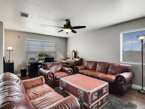 3946 Wisteria Way in San Antonio, TX - Building Photo - Building Photo