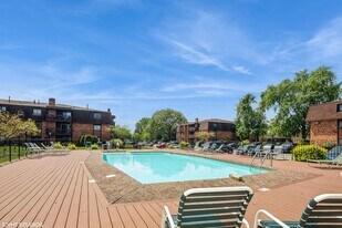 935 W Glen Park Ave, Unit 301 in Griffith, IN - Building Photo