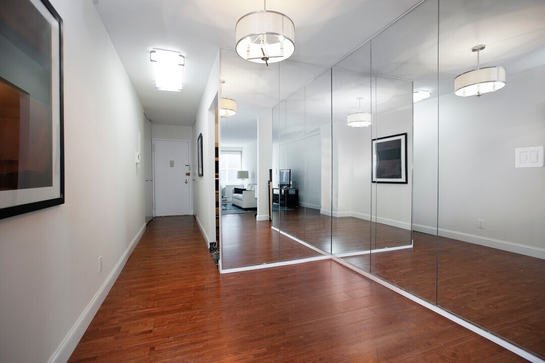 130 Water St in New York, NY - Building Photo