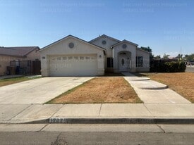 1202 Hadar Rd in Bakersfield, CA - Building Photo