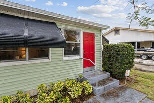 614 N 7th St in Lantana, FL - Building Photo
