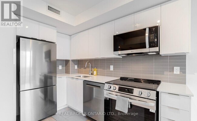 225 Malta Ave. in Brampton, ON - Building Photo - Building Photo