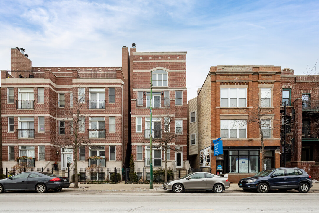 3822 N Clark St in Chicago, IL - Foto de edificio