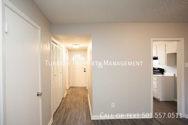 2102 Fendley Dr in North Little Rock, AR - Building Photo - Building Photo