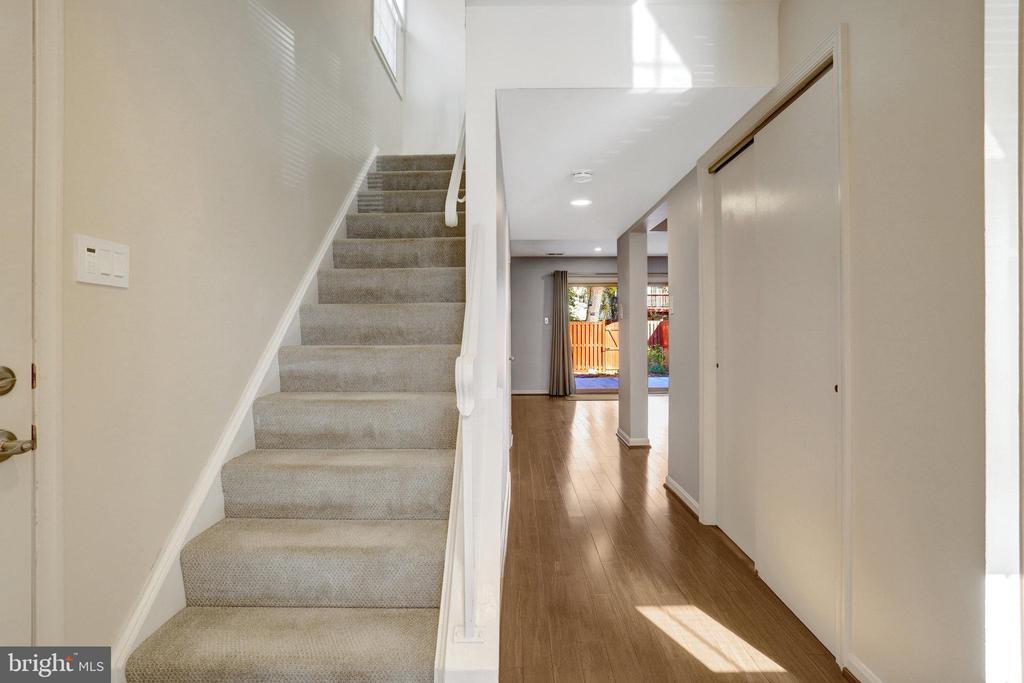 6576 Yadkin Ct in Alexandria, VA - Building Photo