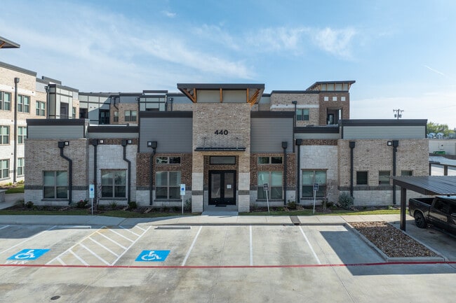 Heights at Macarthur in Irving, TX - Building Photo - Building Photo