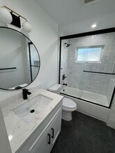 24332-24334 Chestnut St in Santa Clarita, CA - Foto de edificio - Building Photo