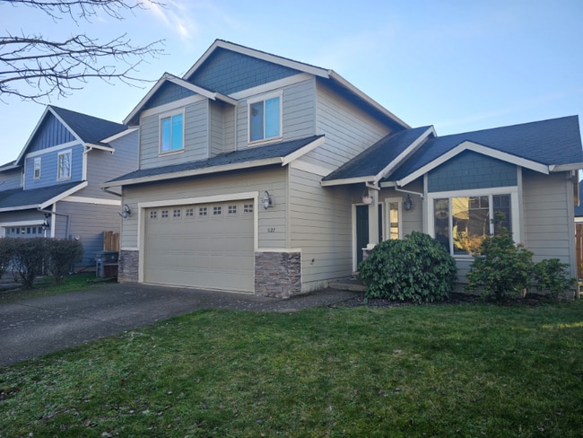 1127 SE Rollins Ave in McMinnville, OR - Foto de edificio - Building Photo