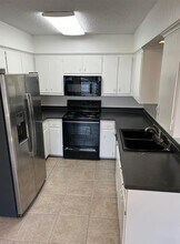 8607 Colonial Dr in Austin, TX - Building Photo - Building Photo