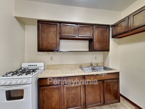 707 Idlewood Ave in Carnegie, PA - Building Photo - Building Photo