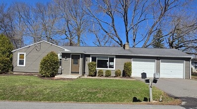 4582 Maiden Ln in Canandaigua, NY - Building Photo - Building Photo