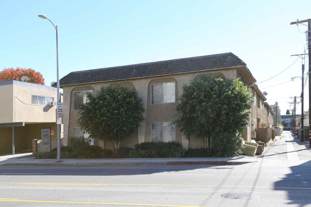 10138 Palms Blvd in Los Angeles, CA - Building Photo