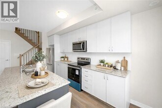 1565 Rose Way in Milton, ON - Building Photo - Building Photo