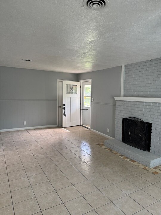 2708 Rosebud Ln in Richland Hills, TX - Building Photo
