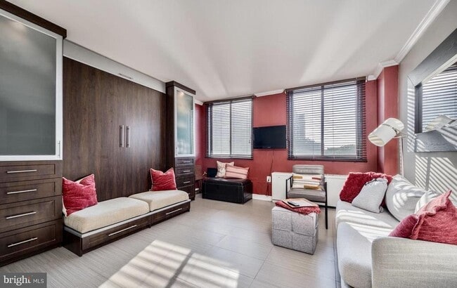 801 N Pitt St in Alexandria, VA - Building Photo - Building Photo