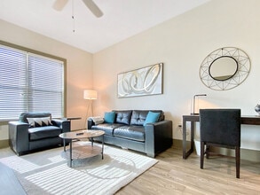 1701 N Lois Ave in Tampa, FL - Building Photo - Building Photo