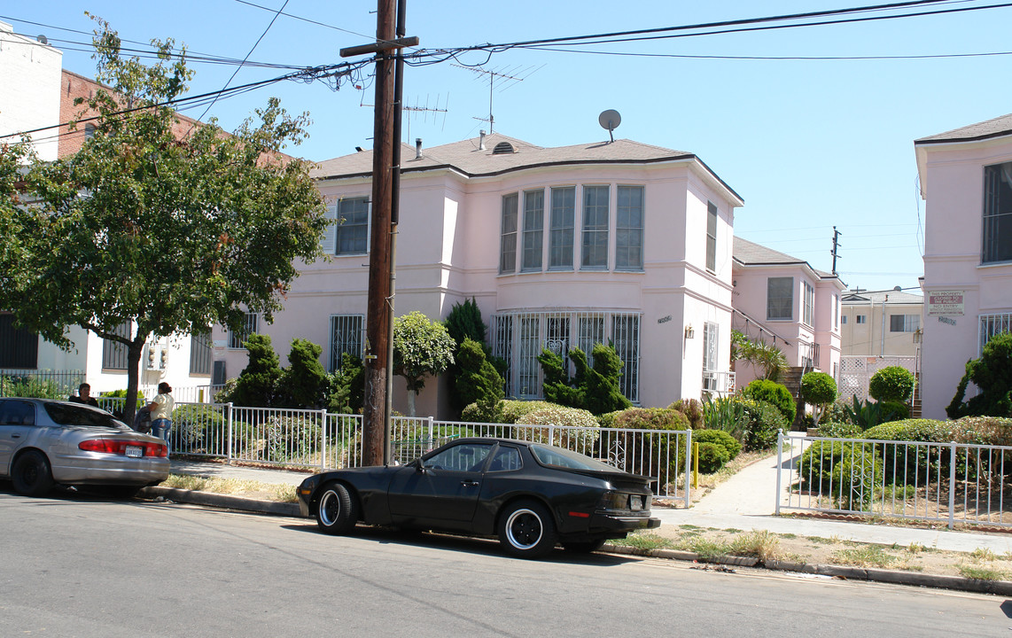 2868 Francis Ave in Los Angeles, CA - Foto de edificio