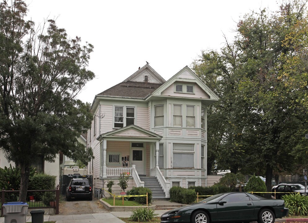 273 E San Fernando St in San Jose, CA - Building Photo