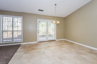 242 Clarion Rd in Lawrenceville, GA - Building Photo - Building Photo