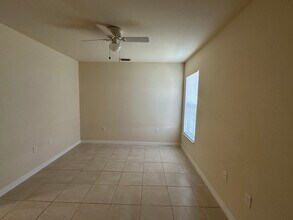 1046 SE 11th Terrace in Cape Coral, FL - Building Photo - Building Photo