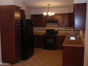 6440 W Montrose Ave in Harwood Heights, IL - Building Photo - Building Photo